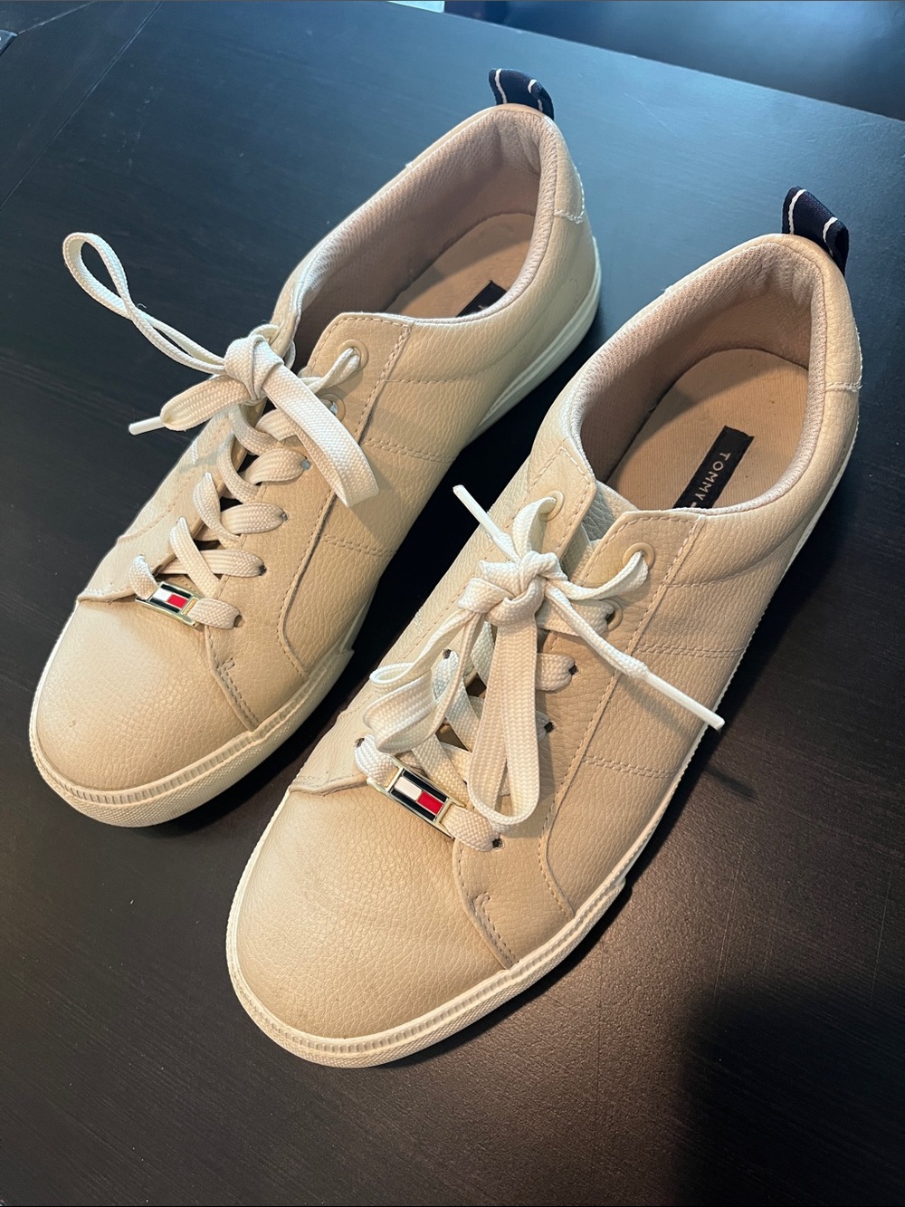Tommy Hilfiger Cream Low-Top Sneakers with Flag Accent